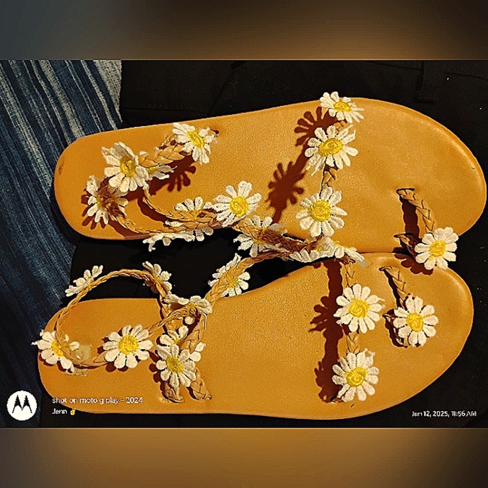 New 👑 Daisy sandals